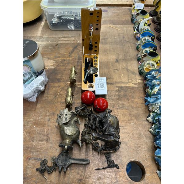 Small Weight Scale, Brass Tigers, Décor