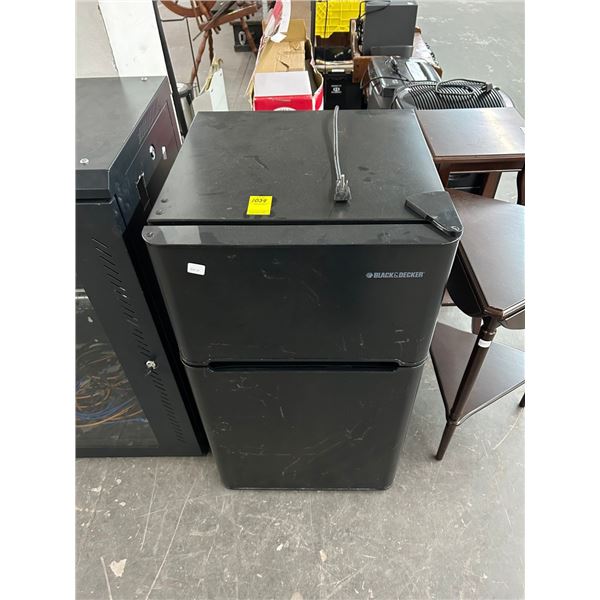 B & D Black Mini Ref/Freezer