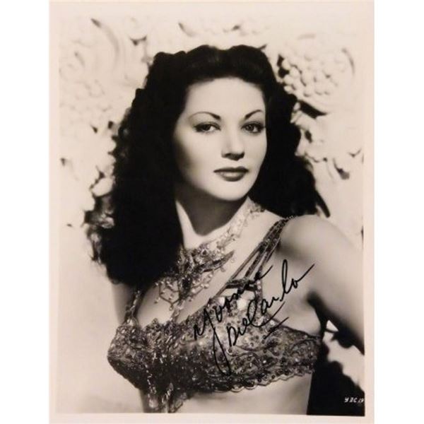The Munsters Yvonne DeCarlo signed portrait photo