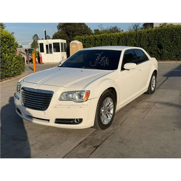 CHRY 300 2013 O/S TITLE 2 DAYS