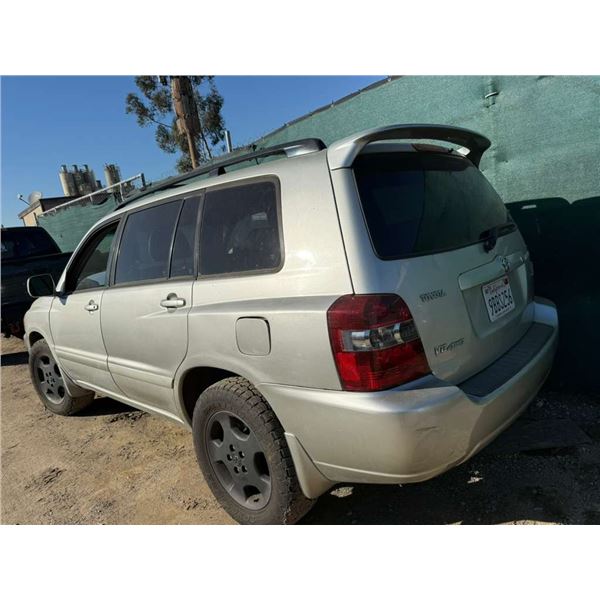 TOYT HIGHLANDER 2004 SALV-T-DON TMU