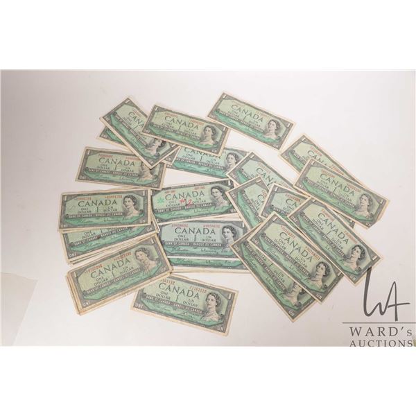 Thirty two 1954 Bank of Canada $1 bills in circulated to heavily circulated condition