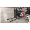 Image 3 : RAYMOND KOVA ELECTRIC MODEL 8510 CENTER RIDER PALLET TRUCK