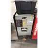 Image 7 : RAYMOND KOVA ELECTRIC MODEL 8510 CENTER RIDER PALLET TRUCK