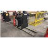 Image 2 : RAYMOND KOVA ELECTRIC MODEL 8510 CENTER RIDER PALLET TRUCK