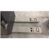 Image 5 : RAYMOND KOVA ELECTRIC MODEL 8510 CENTER RIDER PALLET TRUCK
