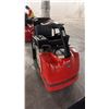 Image 4 : RAYMOND KOVA ELECTRIC MODEL 8510 CENTER RIDER PALLET TRUCK