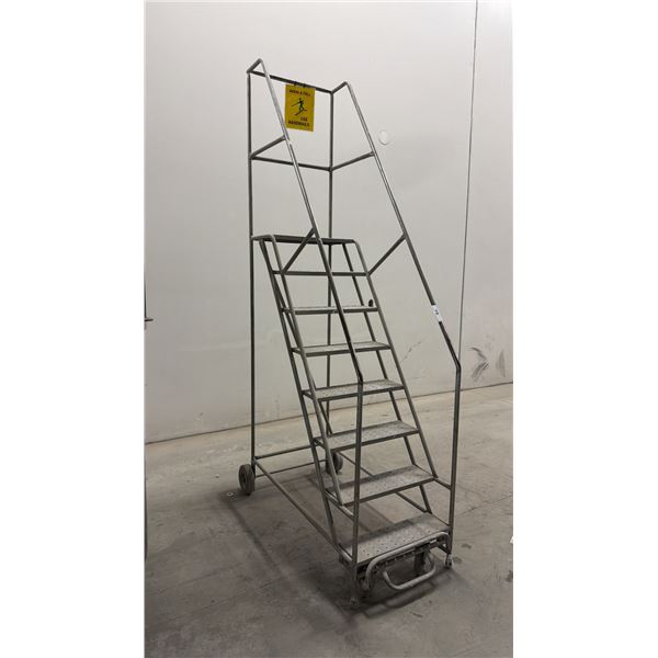 MOBILE WAREHOUSE STEPS - APPROX. 6FT TO STANDING PLATFORM