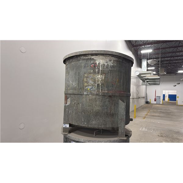 LARGE METAL LIQUID DISPENSER TANK WITH LID AND FORKLIFT SLOTS