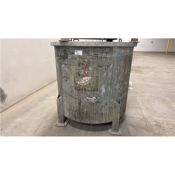 LARGE METAL LIQUID DISPENSER TANK WITH LID AND FORKLIFT SLOTS