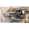 Image 3 : KING INDUSTRIAL 5" X 6" DUAL SWIVEL METAL CUTTING BANDSAW