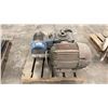 Image 1 : 2 INDUSTRIAL ELECTRIC MOTORS AND 1 PUMP HOUSING