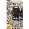 Image 3 : RAYMOND KOVA ELECTRIC MODEL 8510 CENTER RIDER PALLET TRUCK