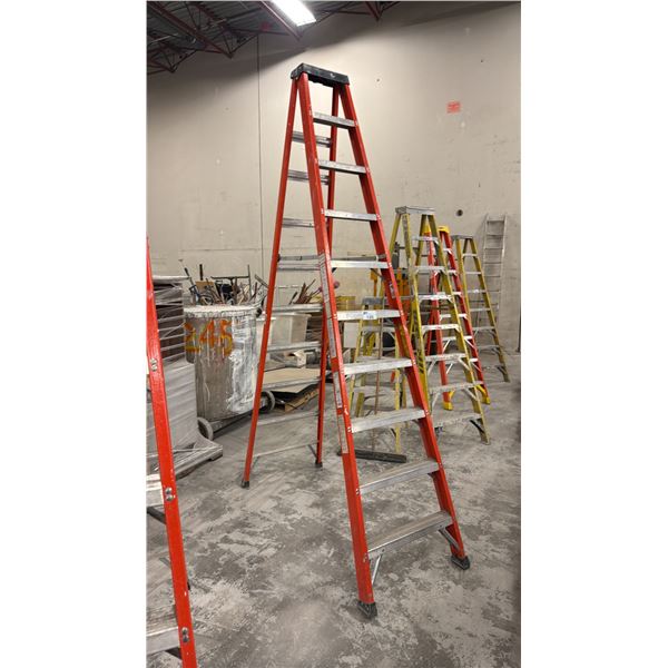 10FT ALLRIGHT LADDER CO. 300 LBS. CAPACITY FIBERGLASS AND ALUMINIUM STEP LADDER