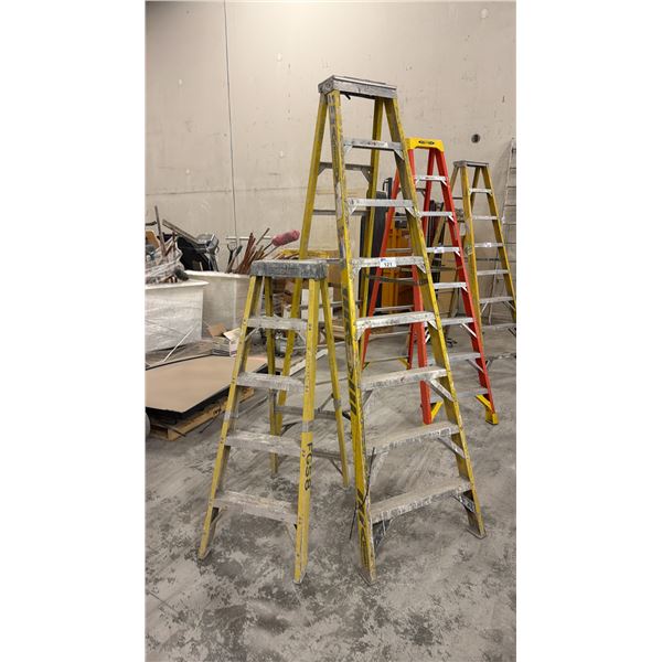 WERNER 375 LBS. CAPACITY 8FT FIBERGLASS AND ALUMINIUM STEP LADDER AND