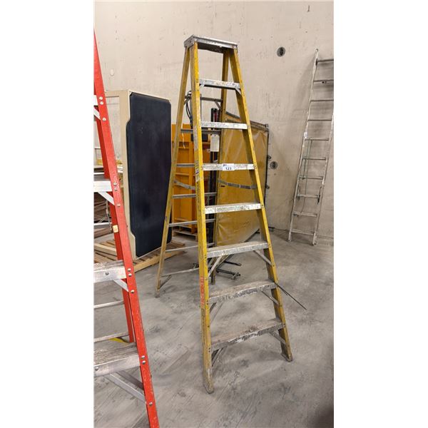 WERNER 300 LBS. CAPACITY 8FT FIBERGLASS AND ALUMINIUM STEP LADDER (YELLOW)