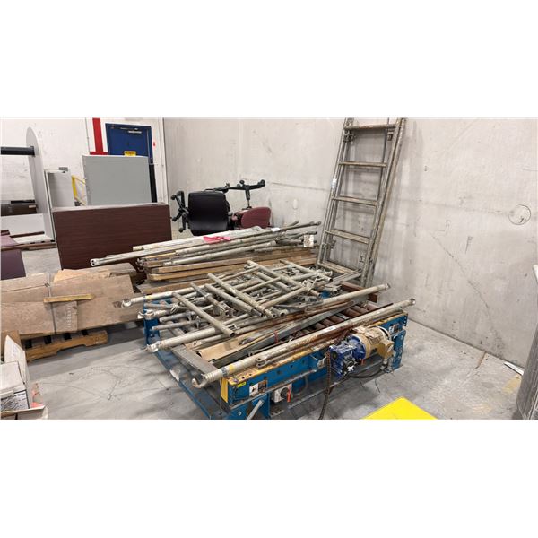 LARGE GROUP OF SCAFFOLDING PARTS, WOODEN PLANKS AND 1 CONVEYER SECTION
