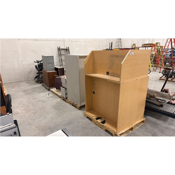 GROUP OF ASSORTED OFFICE FURNITURE - DESKS, CHAIRS, FILING CABINETS, ETC (5 PALLETS)