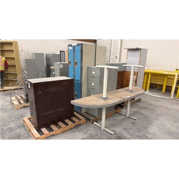 GROUP OF ASSORTED OFFICE FURNITURE - TABLES, FILLING CABINETS, LOCKERS, CREDENZA (3 PALLETS)
