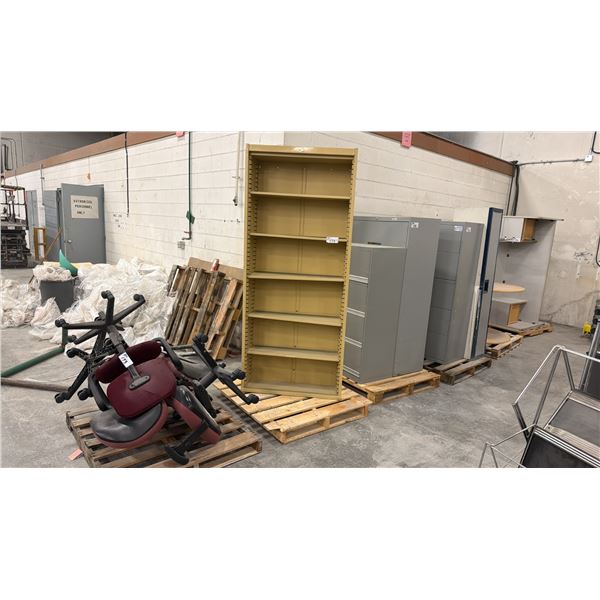 GROUP OF ASSORTED OFFICE FURNITURE - DESK, CHAIRS, FILING CABINETS, TABLES, LOCKER (6 PALLETS)