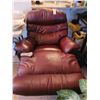 Image 6 : Berkline Leather Massage Recliner C