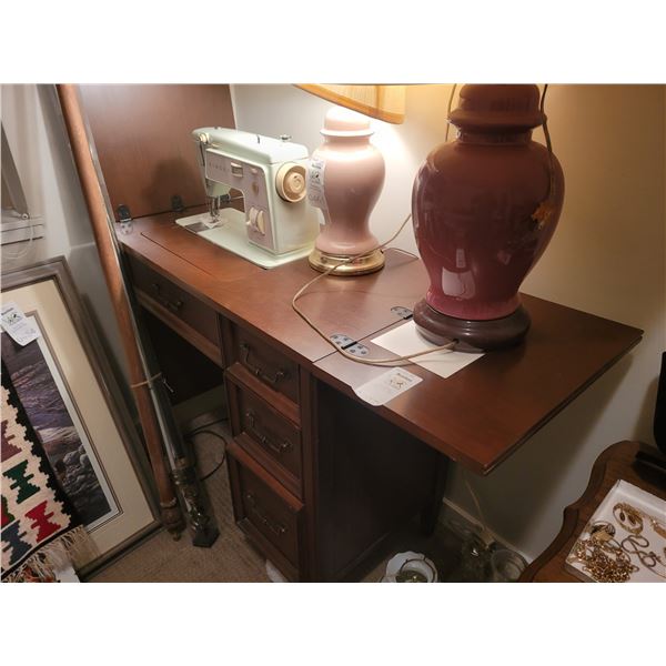 Singer Sewing Machine in Sewing Table C