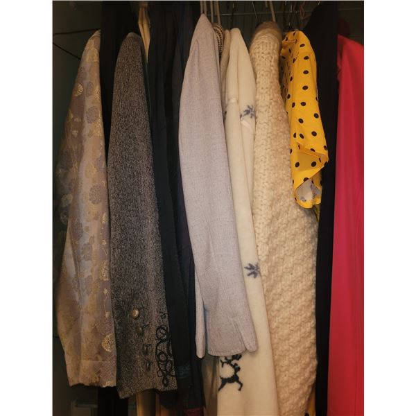 Ladies Clothing & Handbags B