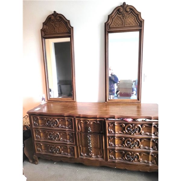 Dresser C