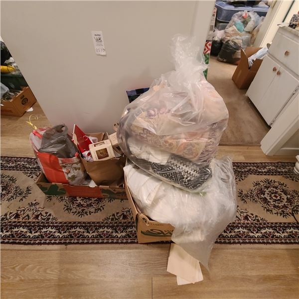 Bag of Mats &Christmas Linens B