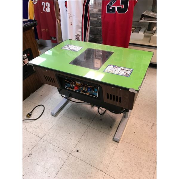 VINTAGE TABLETOP TAITO ARCADE (MR.DO)