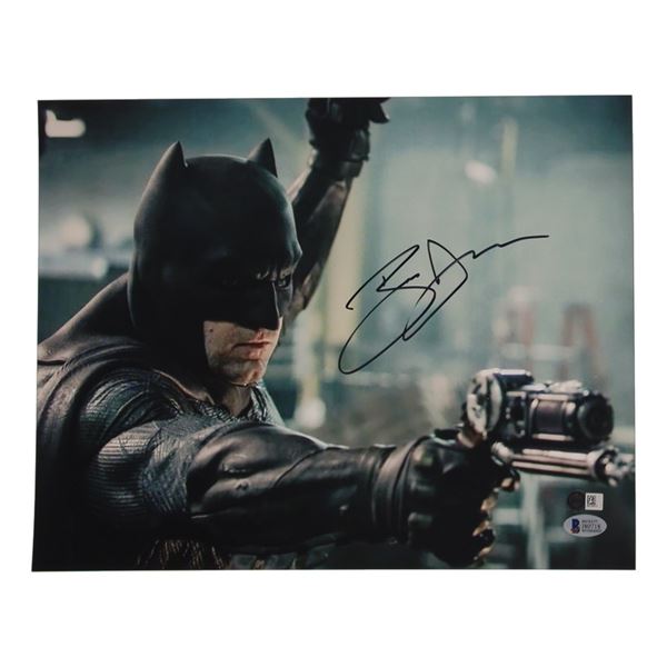 BEN AFFLECK SIGNED BATMAN 8X10 - BECKETT COA