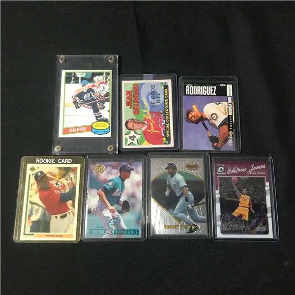 LOT OF 7 MIXED SPORTS TRAIDNG CARDS INCLUDING ROOKIES