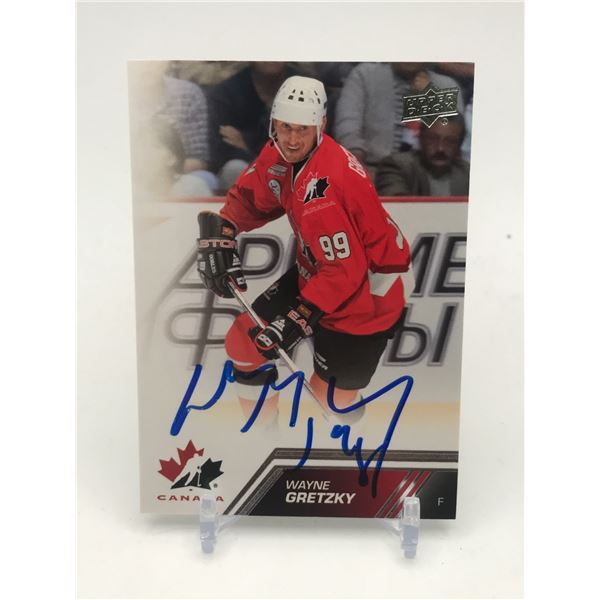 WAYNE GRETZKY SIGNED TRADING CARD