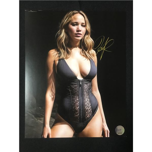 JENNIFER LAWRENCE SIGNED 8X10 - KB COA