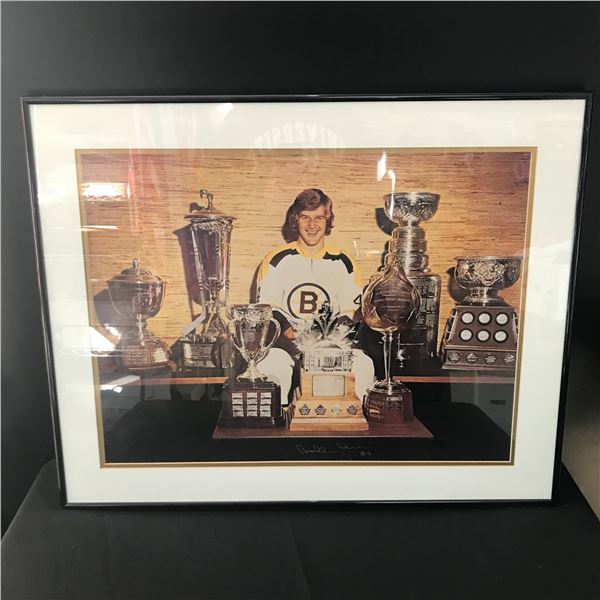 BOBBY ORR SIGNED AND CUSTOM FRAMED 20 X 24 TROPHY PRINT WITH COA