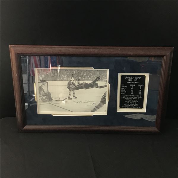 BOBBY ORR SIGNED AND FRAMED PRESENTATION PIECE - COLLECTORS DEN COA