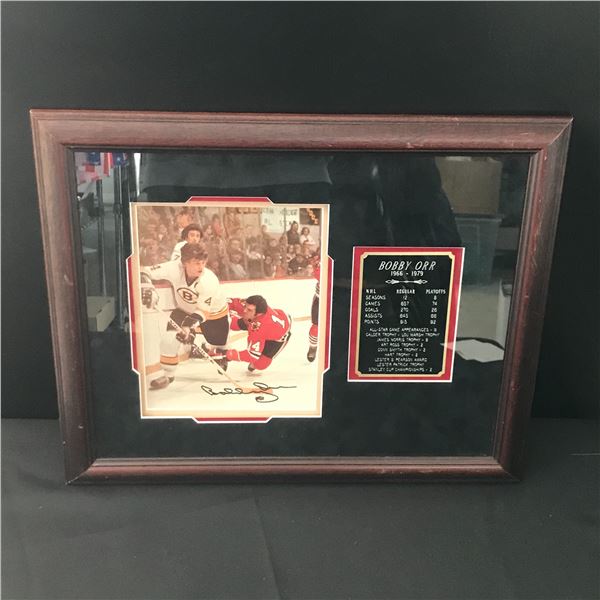 BOBBY ORR SIGNED AND FRAMED PICTURE - COLLECTORS DEN COA