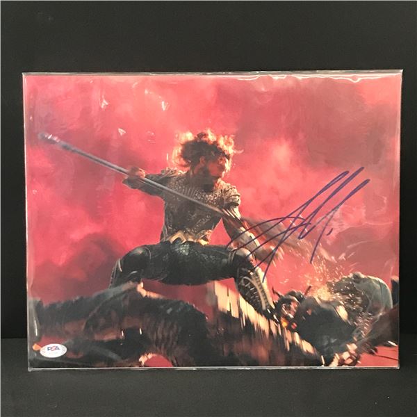 JASON MAMOA SIGNED 11 X 14 PICTURE - PSA COA