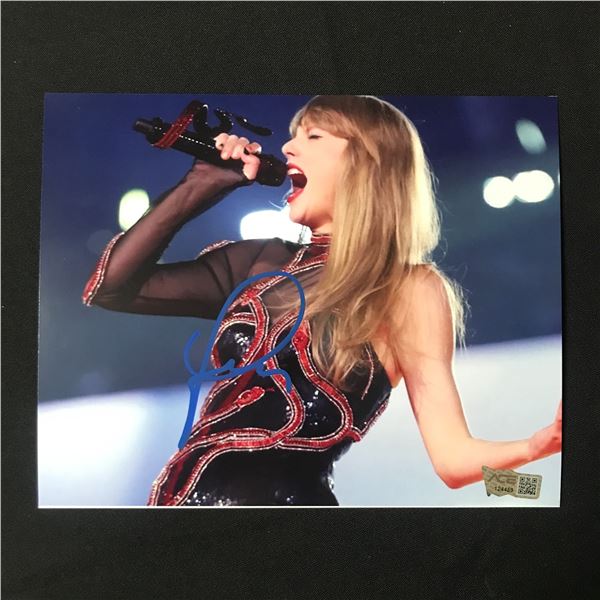 TAYLOR SWIFT SIGNED 8X10 - ACE COA
