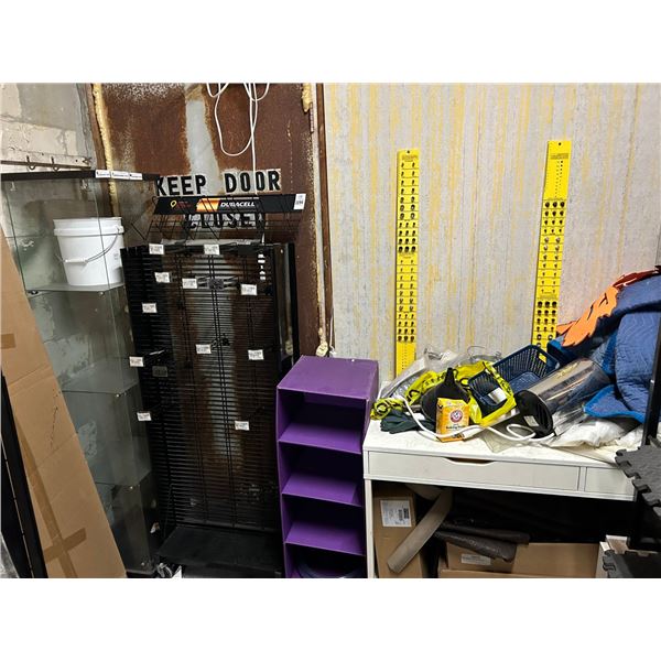 Merchandising Racks/Supplies - Back Wall