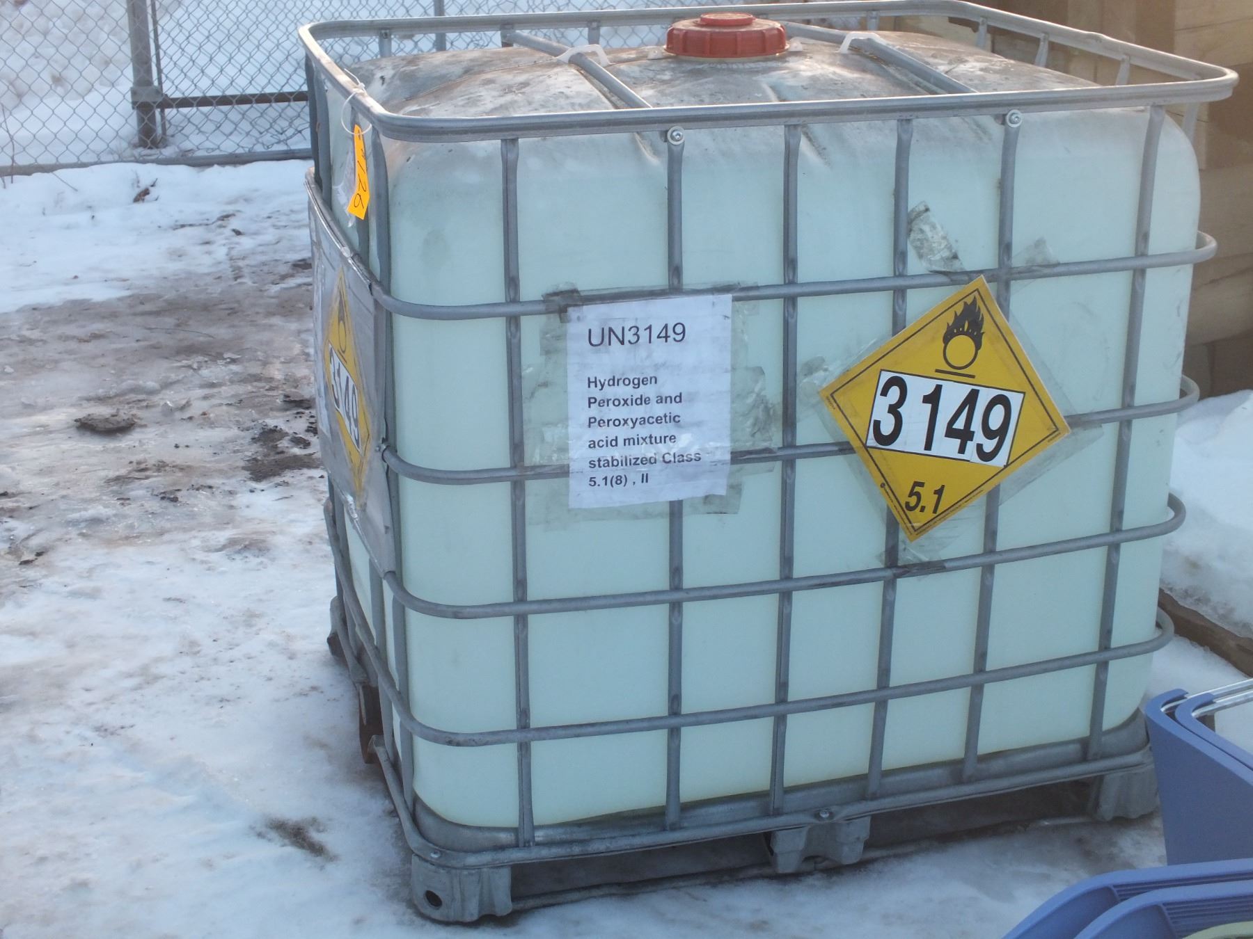 Tote Of Hydrogen Peroxide & Peroxyacetic Acid Mixture