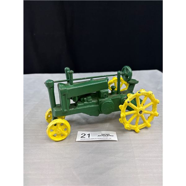 Vintage Cast Iron John Deere Tractor 1/16th Scale