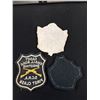 Image 7 : Nice Small Display Case Full of World Notes, Old Wrist Watches and Patches