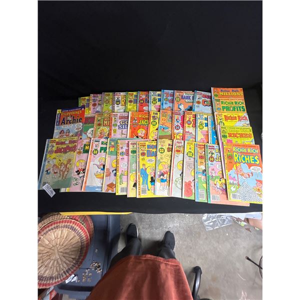 Lot of over 30 Vintage Richie Rich Comics