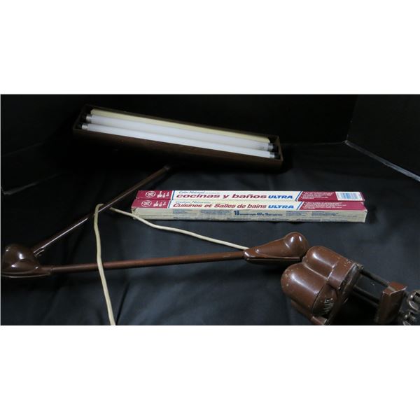 Vintage Florescent Work Light With Extra Bulbs