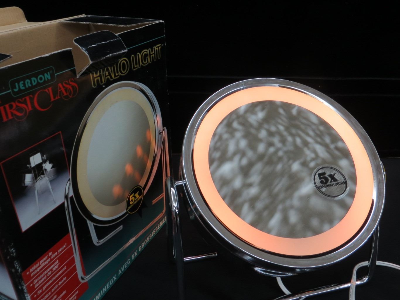 Jerdon Jerdon First Class Multi Position Halo Light 5x Magnification