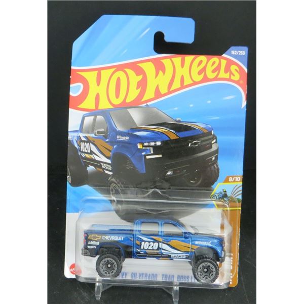 Hot Wheels '19 Chevy Silverado Trail Boss LT HW Dirt