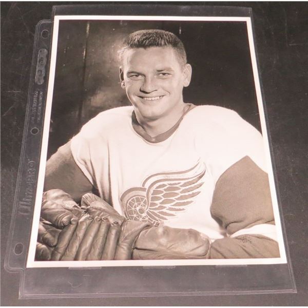 Howie Young Detroit Red Wings Vintage Original 8x10 Photo