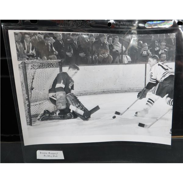 1960 Original Black & White 8x10 Photo Bobby Hull & Dennis Riggin