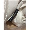Image 3 : Hotel Grand Duvet with Label and Identified Defect